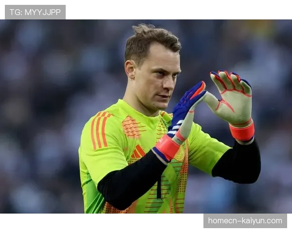 老将诺伊尔复出把守球门 经验成拜仁后防定海神针